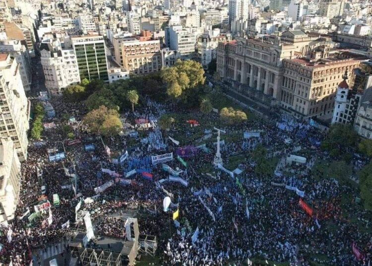 Movimiento obrero organizado en la más amplia unidad marchará en rechazo del mega DNU de Milei