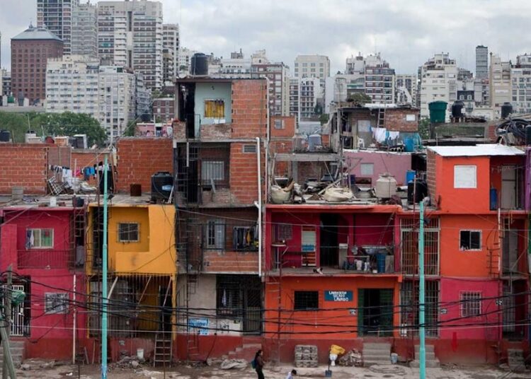 Tras el temporal, vecinos de la Villa 31 denuncian inacción del gobierno y piden donaciones