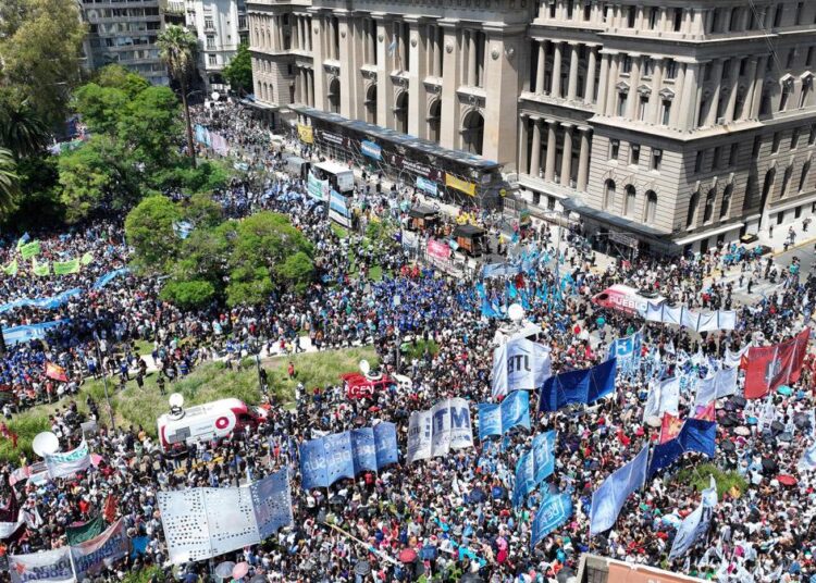 Freno al capítulo laboral del mega DNU. La CGT celebra el ámparo, el gobierno anunció que apelará
