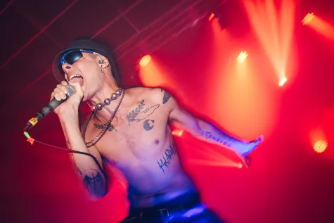 Barro reavivó la llama del metal pesado en Flores