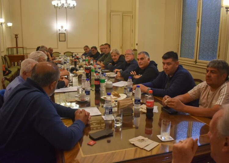 ¿Por dónde va la agenda sindical? De la movilización y el paro al rechazo del DNU y la ley Ómnibus