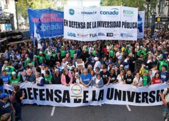La masiva marcha nacional universitaria: un punto de inflexión en el escenario político argentino