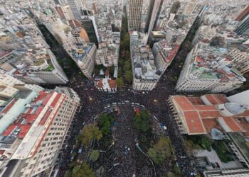 Voces y testimonios en el día después del aluvión universitario
