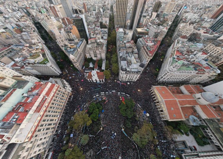 Voces y testimonios en el día después del aluvión universitario
