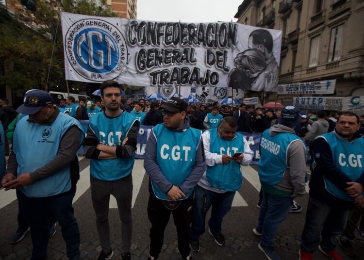 Crónicas Gremiales. Un 1° de mayo multitudinario, el paro que se viene