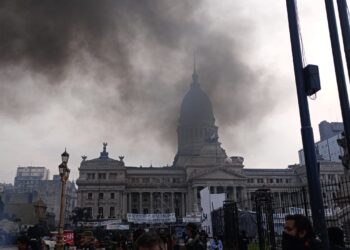 Ley Bases. La transmisión especial y cobertura de Radio Gráfica de una jornada de lucha