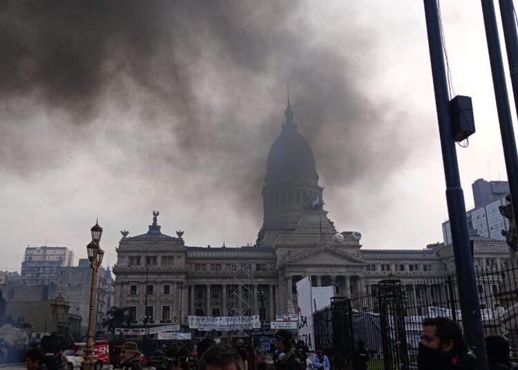 Ley Bases. La transmisión especial y cobertura de Radio Gráfica de una jornada de lucha