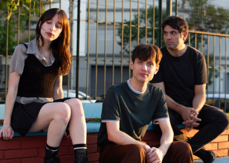 Riel presentó su nuevo sencillo “No digas que no te avisé” y renueva su sonido