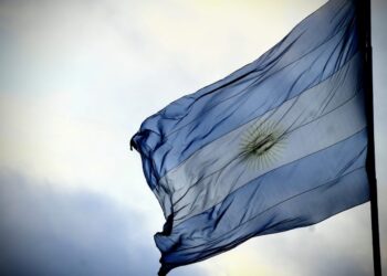 No es la economía bimonetaria, ni la dolarización, ni la escasez de divisas; es el colonialismo, estúpidos