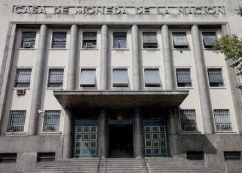 Quieren imprimir los billetes argentinos en el exterior