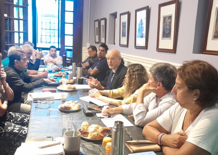 Confederación de Educadores Argentinos: medidas de fuerza de la CGT, paritaria y Congreso