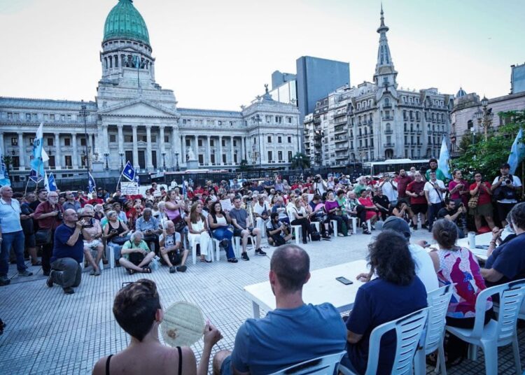 Pedido de juicio político a Milei por la “gran estafa neoliberal”