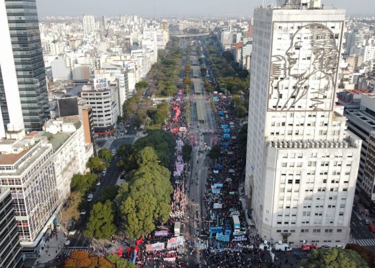 Despiden a 2000 trabajadores en el SENAF: “Hay un exterminio de la política social”
