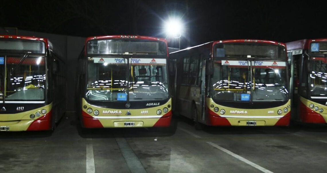 Paro de colectivos: nueva audiencia paritaria para este lunes, crece la bronca interna