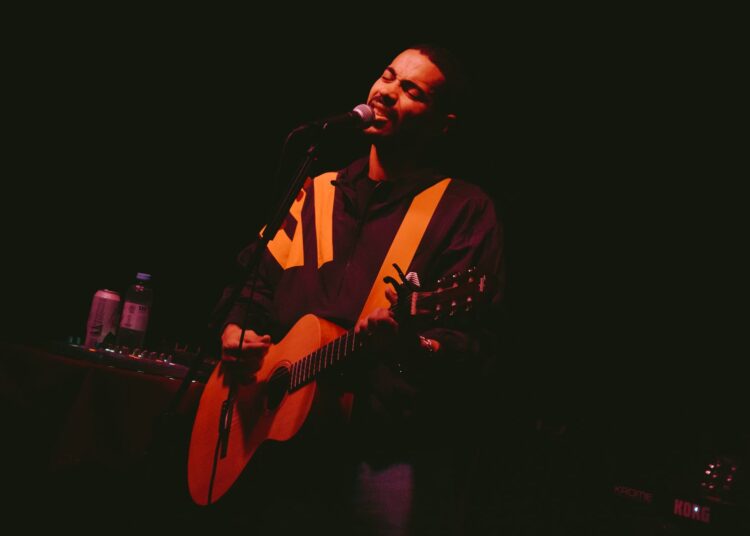 Juane Pelegrin y una noche pendenciera en Ortuzar: “Brindemos por lo malo, que lo bueno está por llegar”