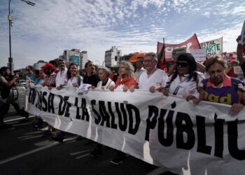 Marcha Federal de la Salud: del Congreso a Plaza de Mayo, contra la motosierra y la precarización