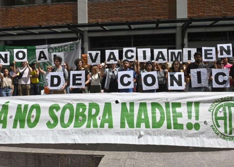 Conicet: paro y vigilia contra el desguace de la ciencia e investigación argentina