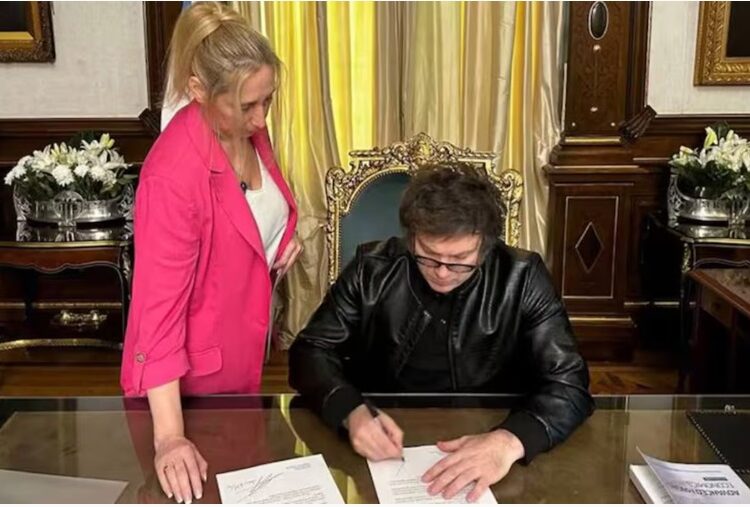 Milei vetó aumento de jubilaciones, la prórroga de la moratoria previsional y la Emergencia en Discapacidad