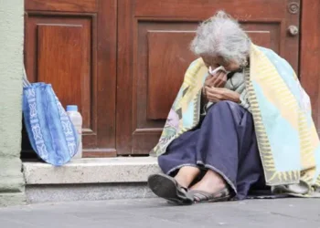 Hambre y abandono: Mónica Russis desnudó el drama de las personas mayores sin techo en CABA