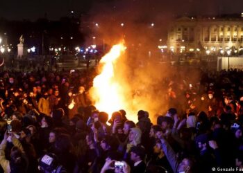 Fuentes Seguras. Francia se desmorona