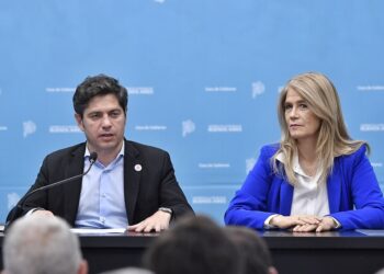 Con un mensaje para propios y ajenos, Kicillof reclamó la sanción del endeudamiento