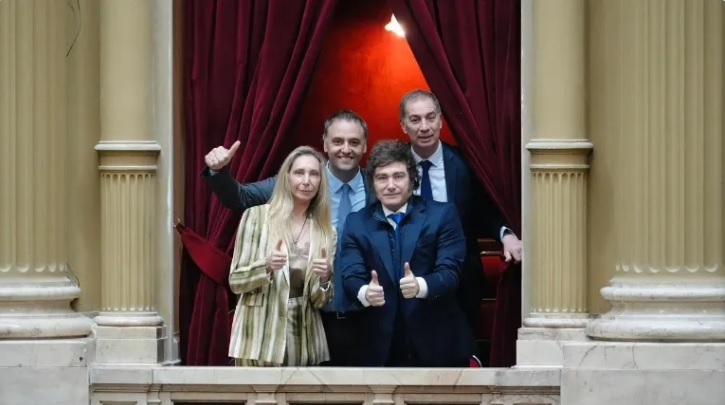 Javier Milei, Karina Milei, Manuel Adorni y Diego Santilli en el Congreso.