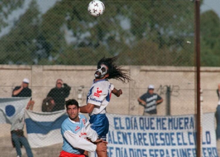 Dario Dubois: el futbolista metalero que jugaba con la cara pintada