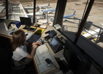 Controladores aéreos en conflicto: “Hay falta de diálogo y propuestas por parte de la empresa”
