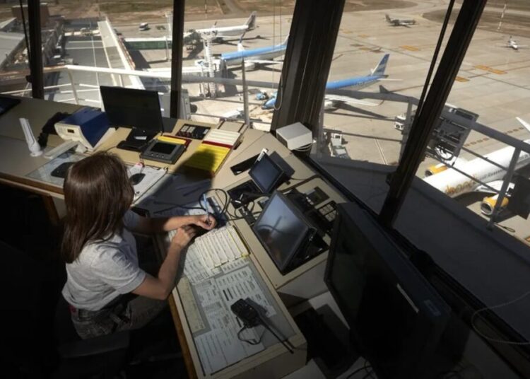 Controladores aéreos en conflicto: “Hay falta de diálogo y propuestas por parte de la empresa”