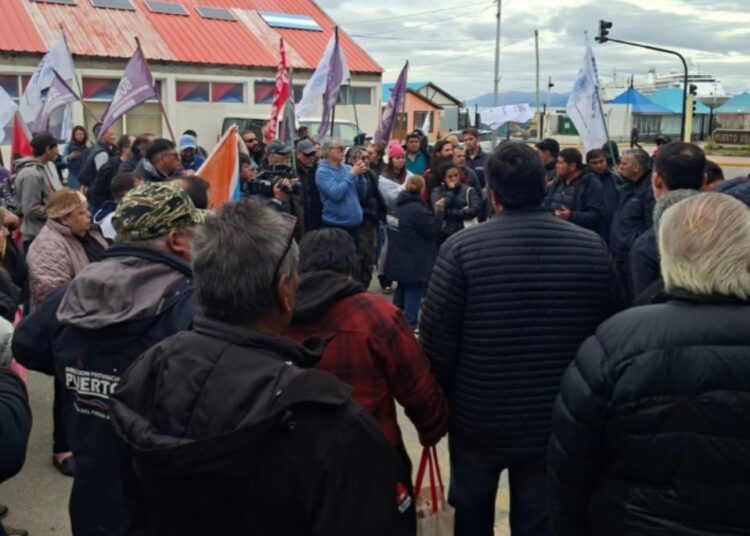 Trabajadores del Puerto de Ushuaia: incertidumbre por la continuidad laboral y el pago de salarios