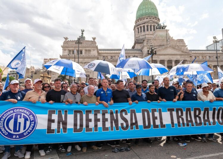 Media sanción a una Reforma Laboral regresiva, la respuesta sindical y una nueva represión desatada