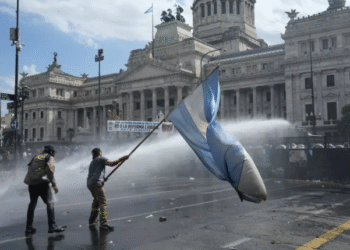 Ensayo general para la farsa actual del régimen: victorias legislativas, represión y arquitectura digital