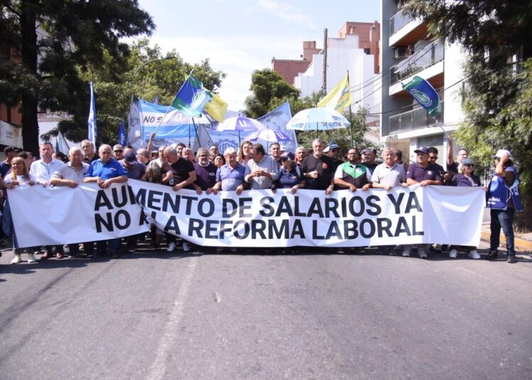 Sindicatos marcharon contra la Reforma Laboral en Córdoba