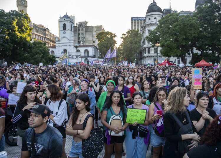Paro y movilización feminista: una multitud en las calles, las consignas y el rechazo a Milei