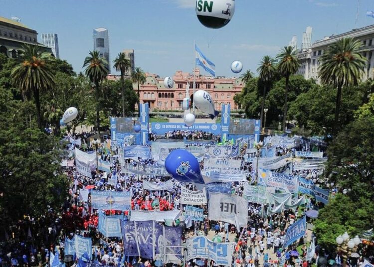 DD.HH. y movimiento obrero: dos deudas pendientes del consenso de 1983