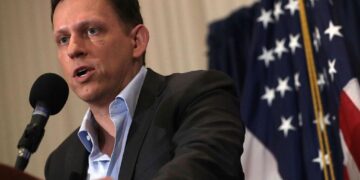 Quién es Peter Thiel, el magnate tecnócrata que se reúne con Milei en Casa Rosada y no cree en la democracia