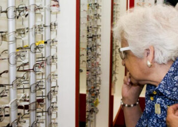 PAMI en crisis: denuncian un recorte del 45% en prestaciones ópticas y advierten que los jubilados están en situación de abandono.