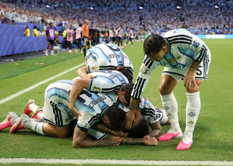 Copa del Mundo 2026. Dia 23. la Scaloneta avanzó con coraje pero reabrió viejos debates