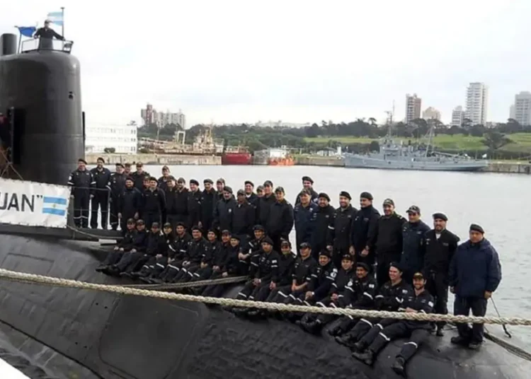 Bronca e impotencia de los familiares tras el fallo por el hundimiento del submarino ARA – San Juan
