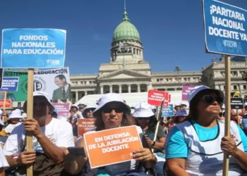 Sindicatos docentes activan plan de lucha con la vuelta a clases: los detalles y reclamos