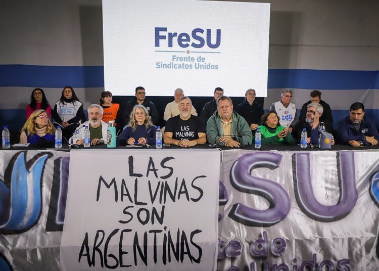 Paros regionales para llegar una huelga nacional: la estrategia del FreSU para recomponer salarios