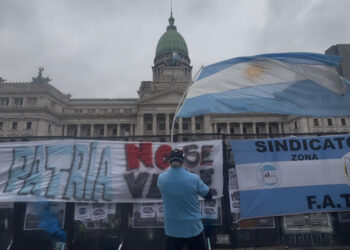 Gran manifestación popular contra la “Ley de la inviolabilidad de la propiedad privada” de Milei
