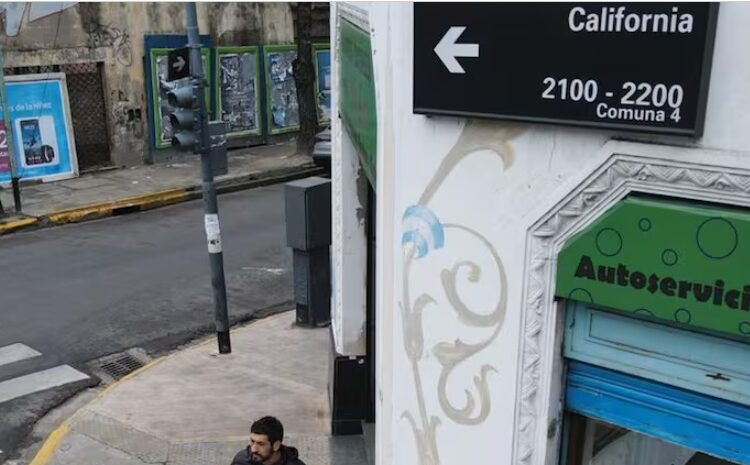Barracas: El cambio de nombre de la calle California y cómo Editorial Perfil busca apropiarse de la historia barrio