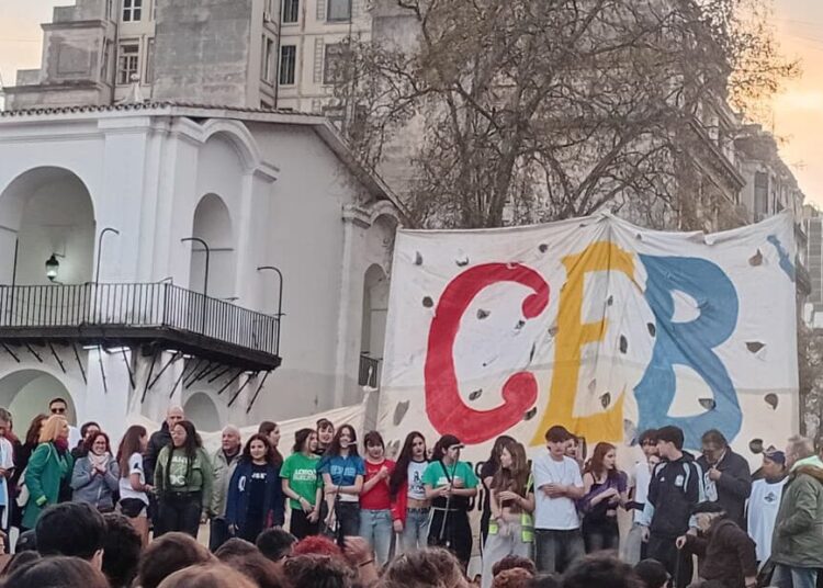Lápices que no se borran: “nuestro futuro no se vende”