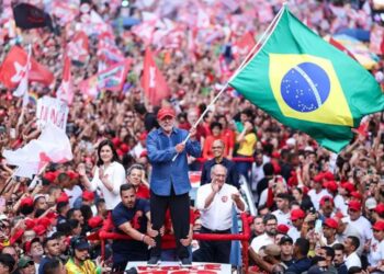 Brasil: una explosión con esquirlas ardientes | El editorial de Gabriel Fernández