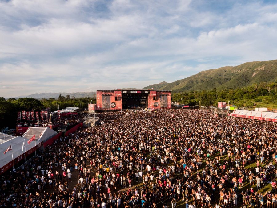 La lógica global ya llegó a los festivales locales como Cosquín
